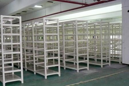 medium shelving Adaptability to all storage needs.