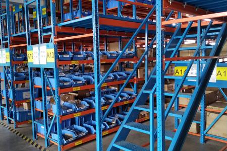 Mezzanine Racking multiplies surface space in industrial premises.