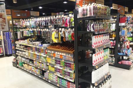 超商百貨架最常使用於便利商店